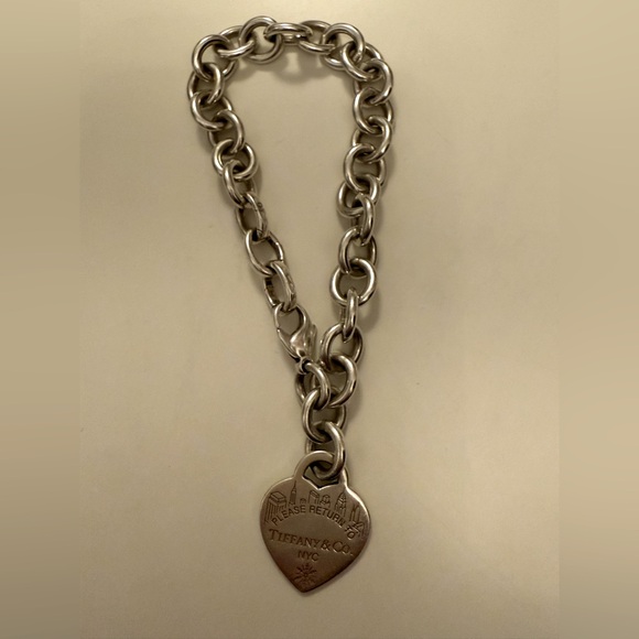 Limited edition, Tiffany and Co. Holiday Heart bracelet RARE - Picture 3 of 3